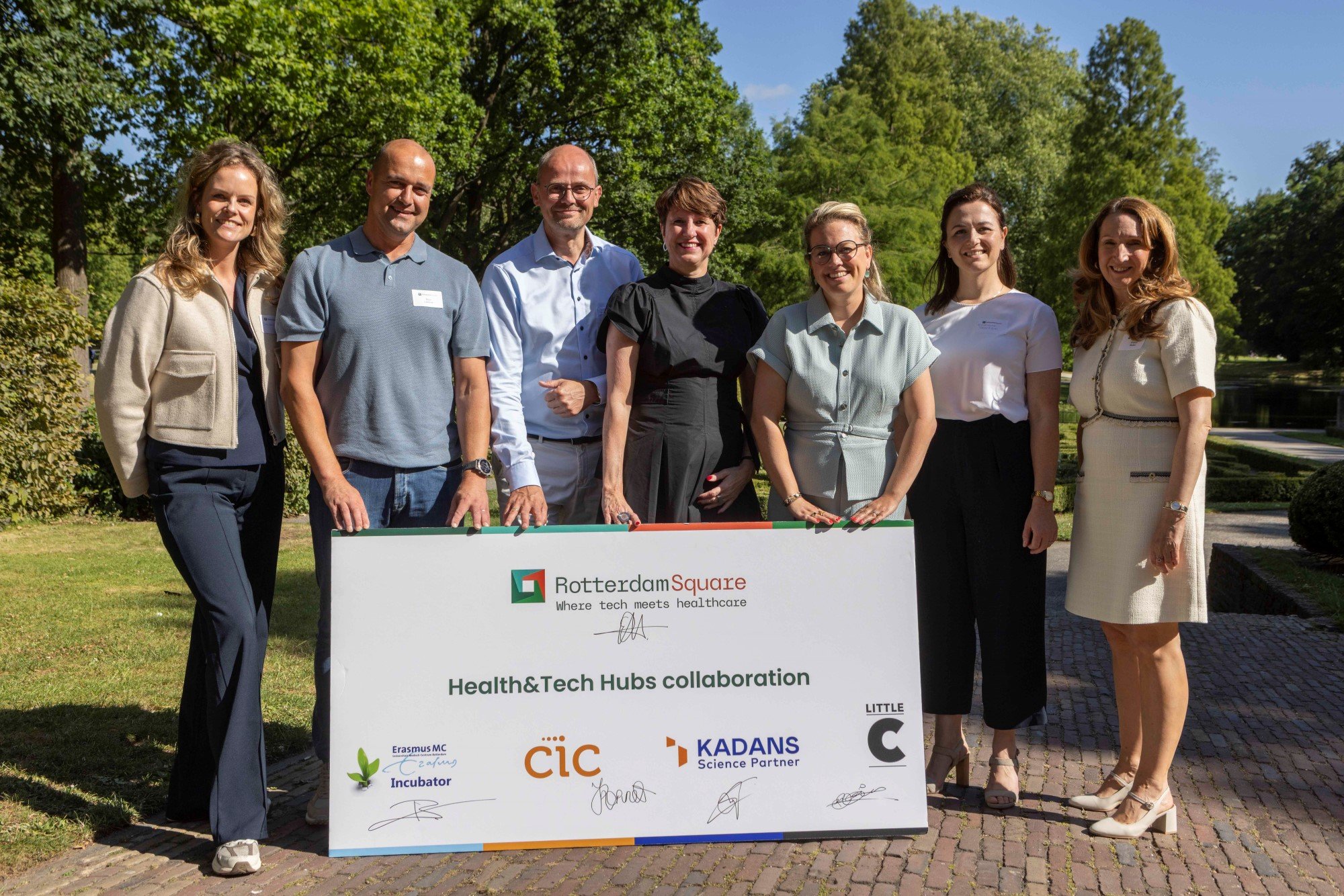 Rotterdam Square joined by Kadans, Erasmus MC Incubator, CIC and Little C with signed collaboration in a park in Rotterdam
