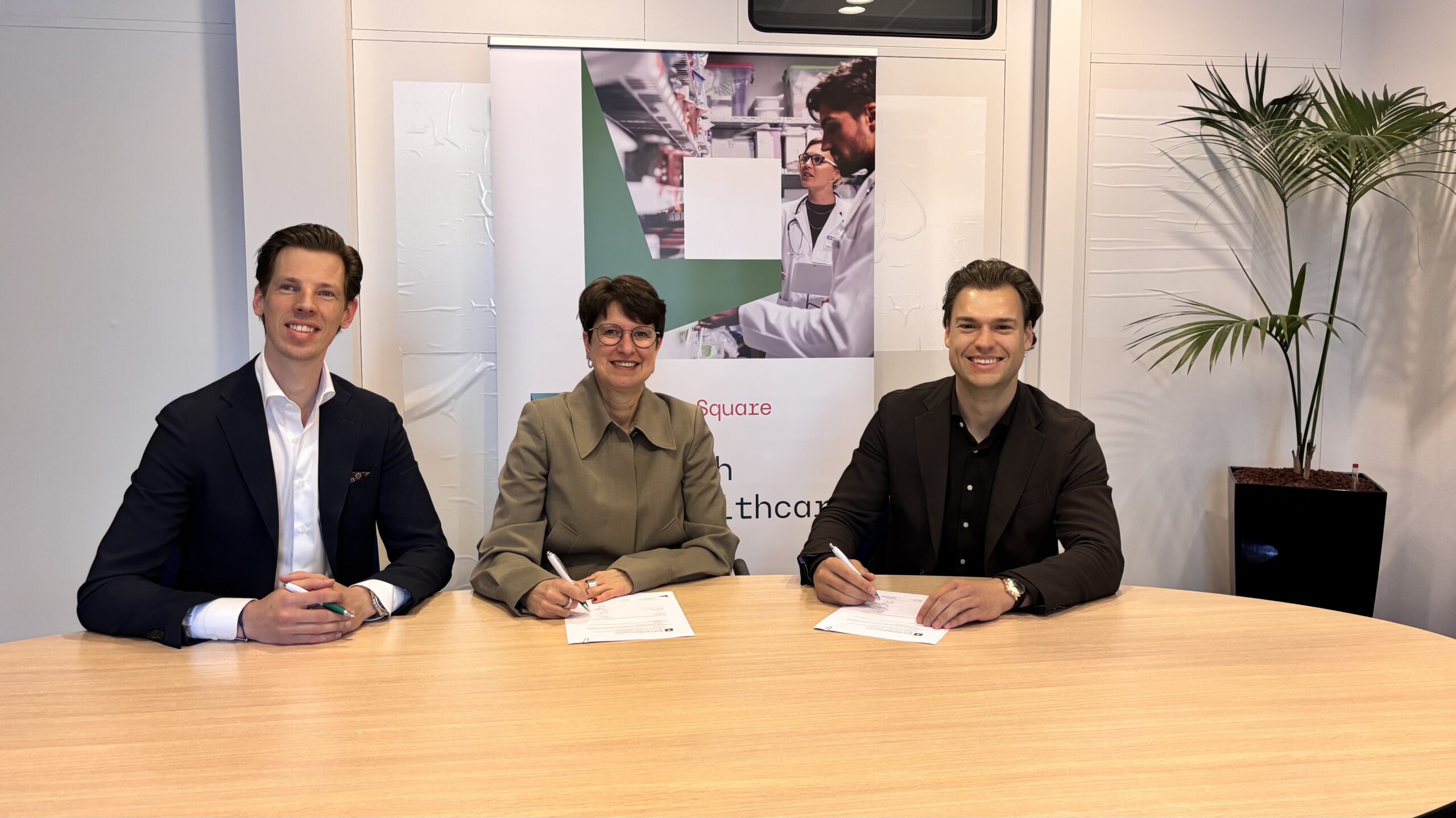 Ploum and Rotterdam Square sign the contract