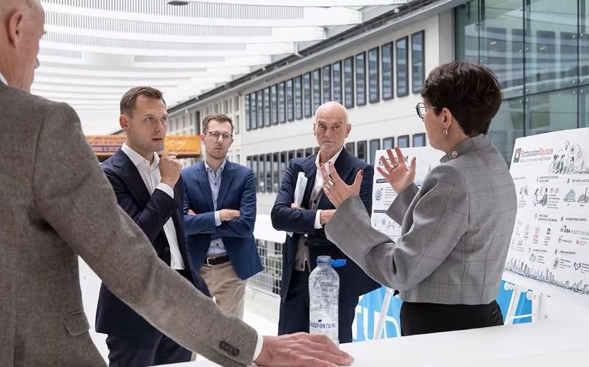 Alderman Tim Versnel visits Erasmus MC to explore economic opportunities with Rotterdam Square